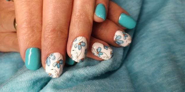 Flower Power Nail Art Is The Manicure Trend Of The Moment