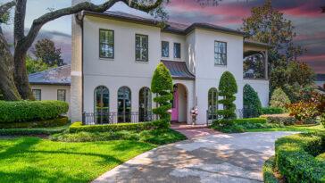 Maximalist mansion located in Winter Park, FL that Carrie Bradshaw would be jealous of.