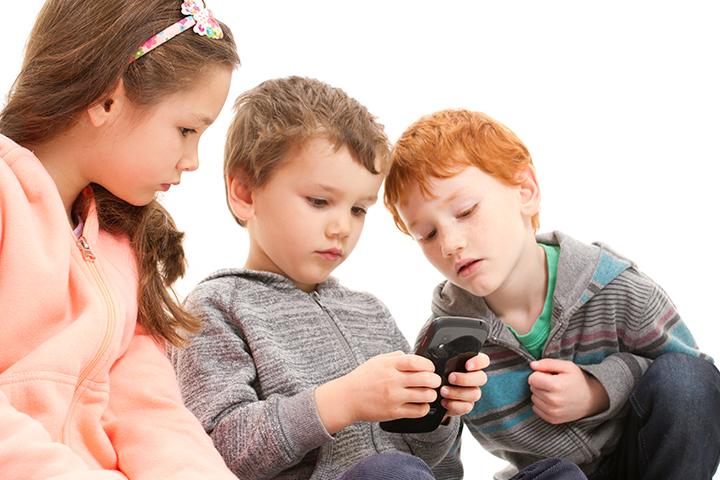 Kids playing games on mobile phone. Learn how social media can impact their mental health.